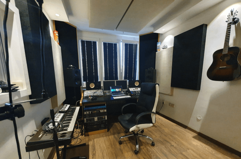 https://www.tiktakaudio.com/sites/default/files/revslider/image/studio_01.png